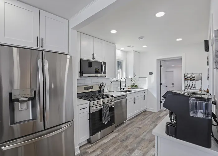 Modern Near Rosemont Allstate Arena O'hare Holiday home